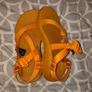 BRAND NEW Classic Monochrome Sandal by Chaco